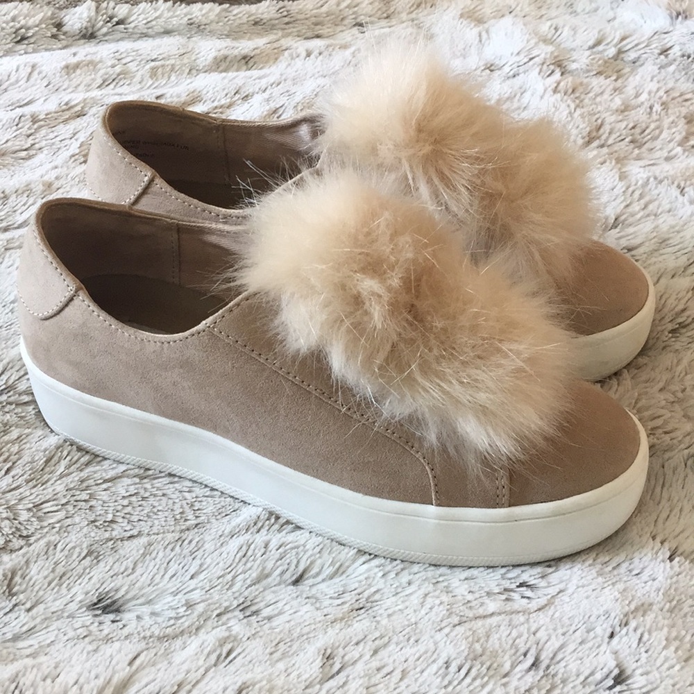 Steve Madden Pom Pom sneakers size 7.5